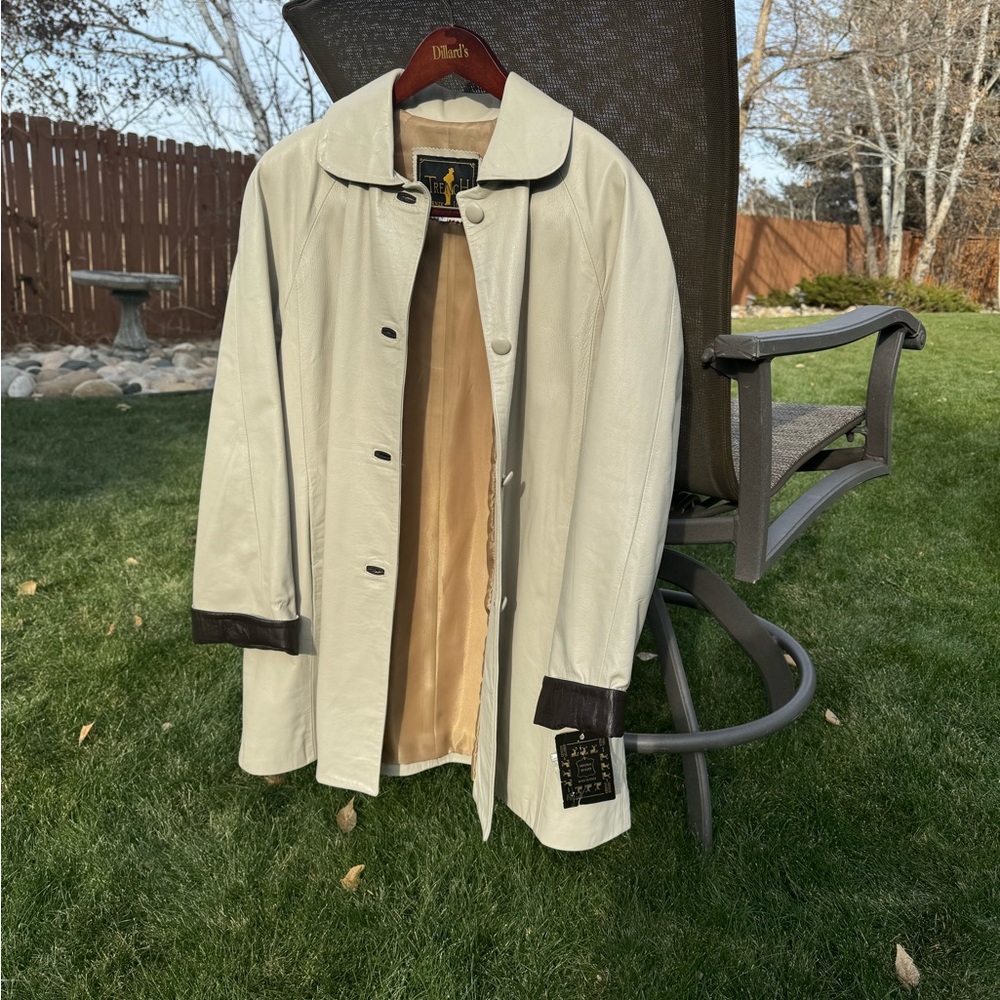 NWT Vintage Italian Leather Trench Coat - Picture 4 of 16